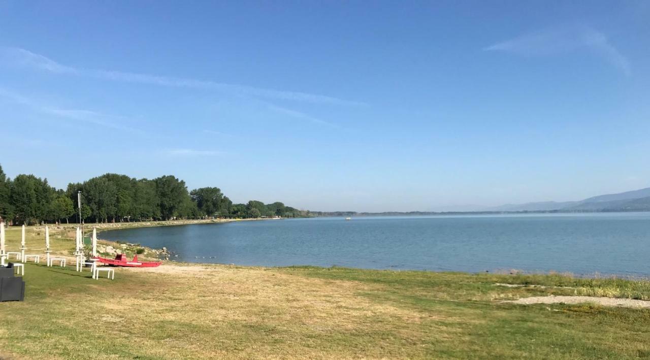 I See Lake Кастильоне-дель-Лаго Экстерьер фото